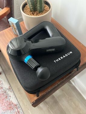 Theragun Elite 02
